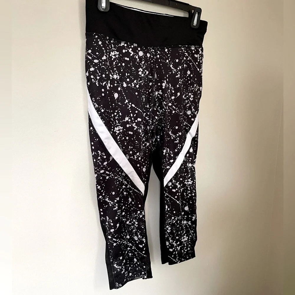 Danskin | Galaxy Mesh Capri Leggings | Size Small - Picture 4 of 8